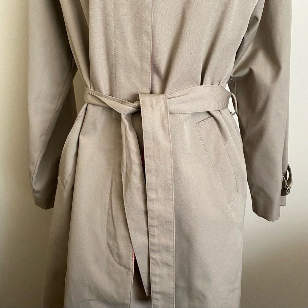 Women’s Trench Dress Coat size 8PET Beige w/ red details, tie waist, like new - Picture 10 of 16